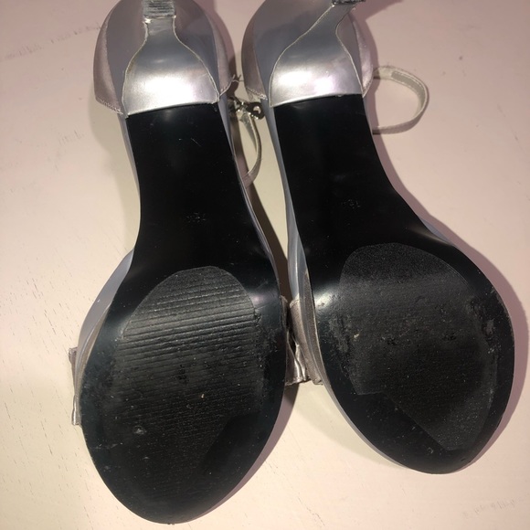 Guess taupe heels - Picture 4 of 5